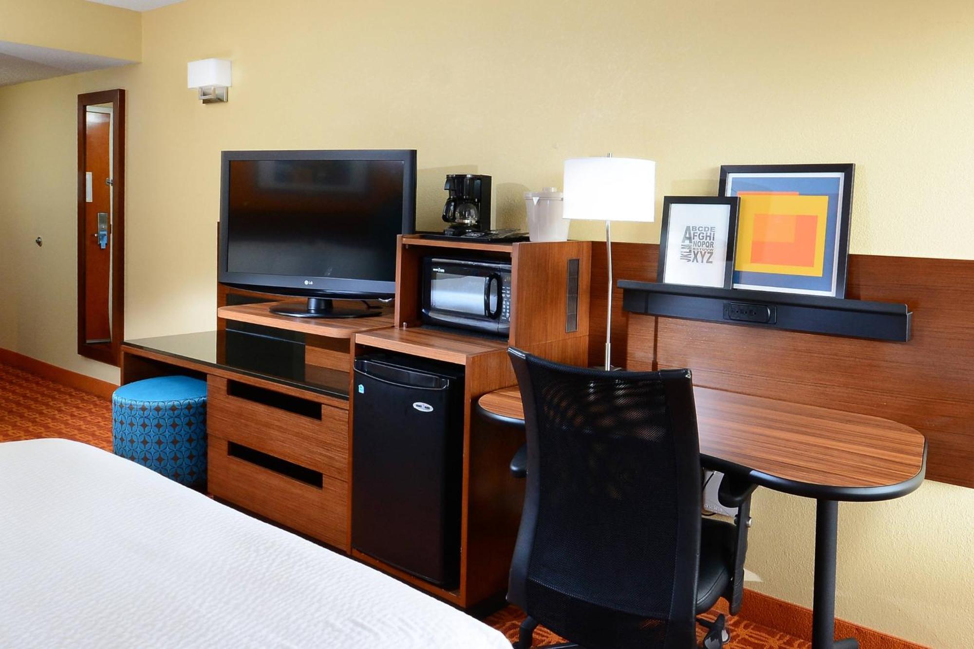 Fairfield Inn And Suites By Marriott Winston Salem/Hanes Exterior photo